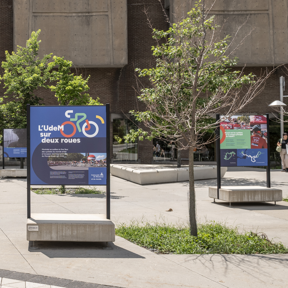 Deux affiches d'exposition.